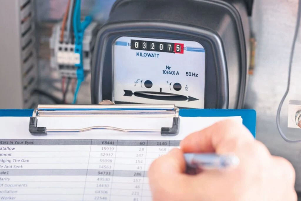 România se teme că iarna facturile la energie electrică ar putea crește și mai mult.