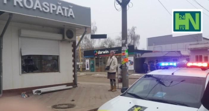 В Хынчештах воры вынесли из магазина кассовый аппарат.