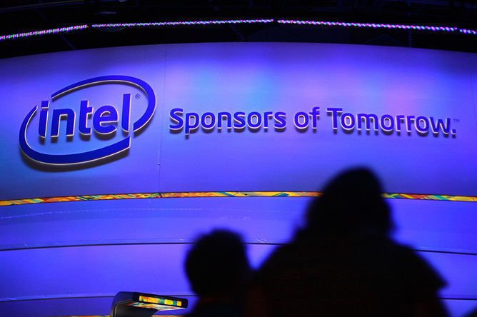 В процессорах Intel найдена критическая уязвимость. Фото: Reuters