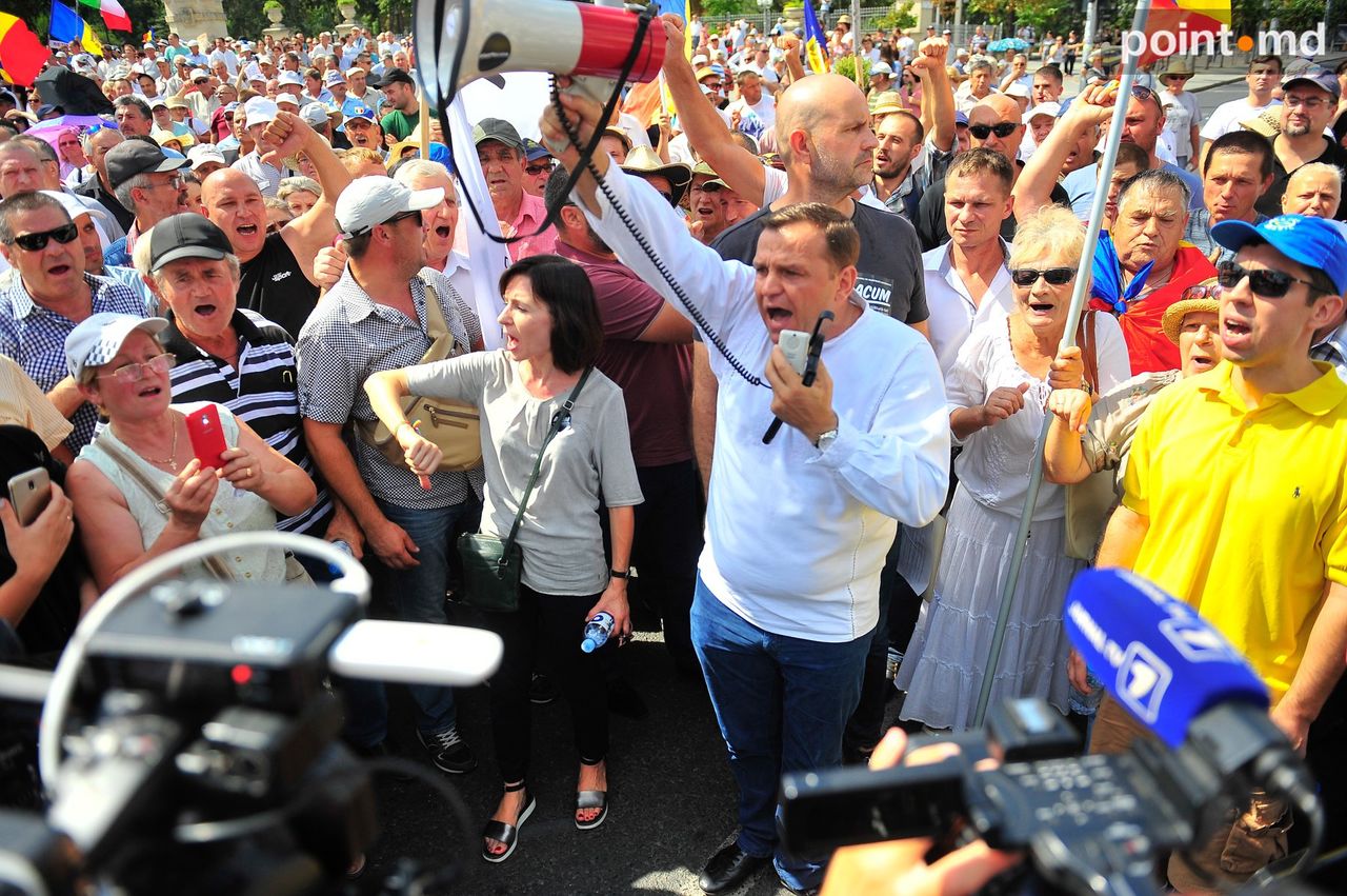 Участники протеста ACUM приняли прокламацию.
