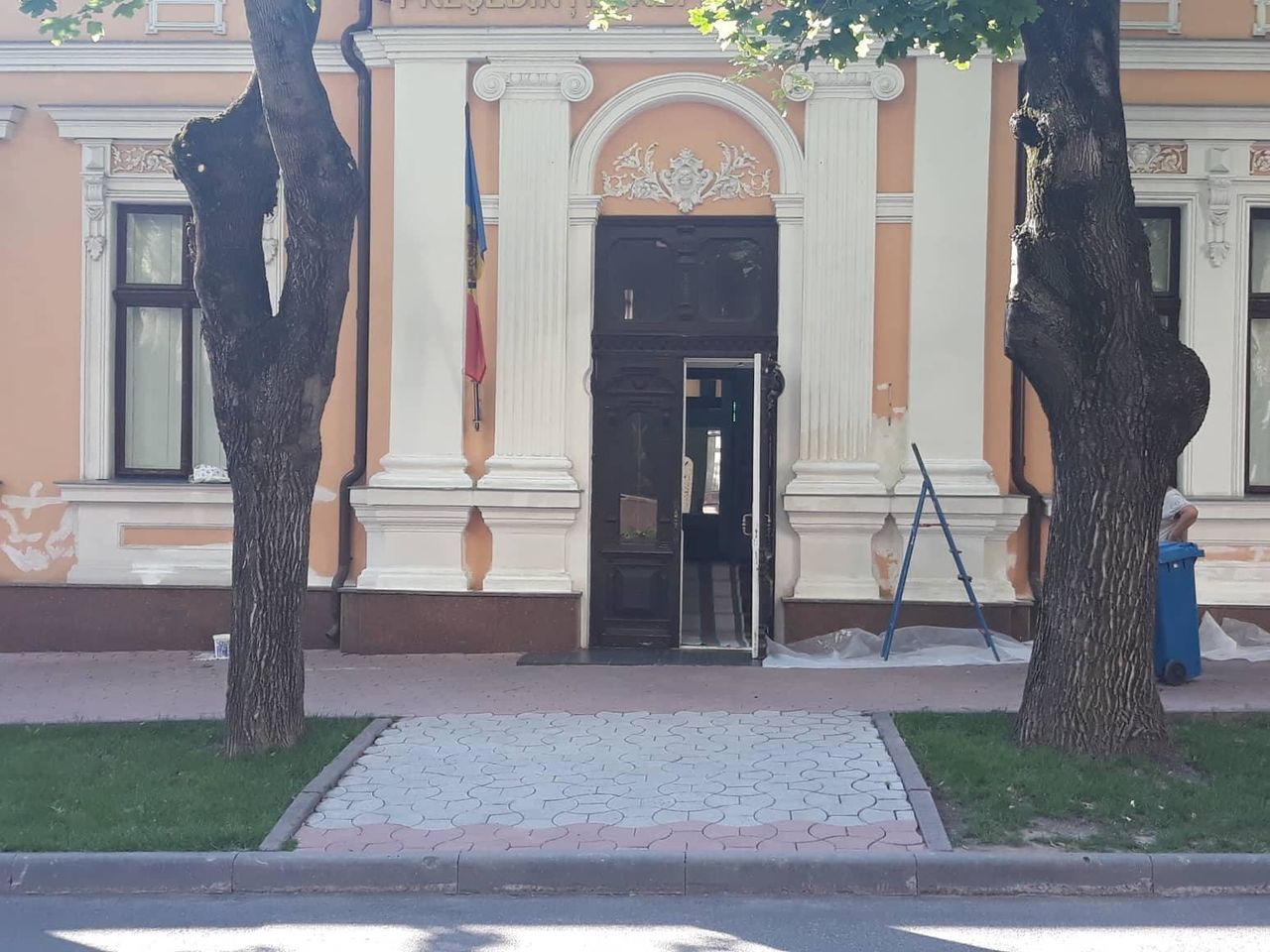 В Молдове приспустили государственные флаги в память о жертвах депортации.