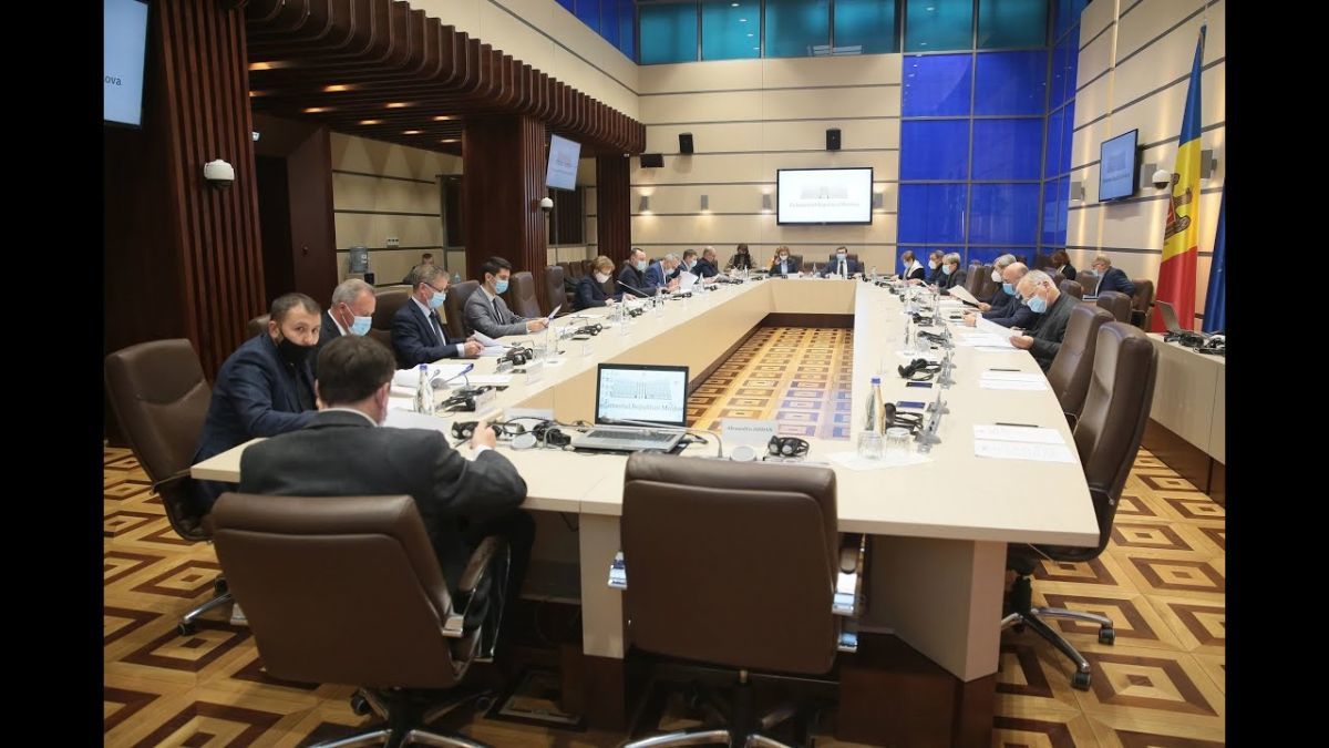 Заседание постоянного бюро парламента не состоялось из-за отсутствия кворума.