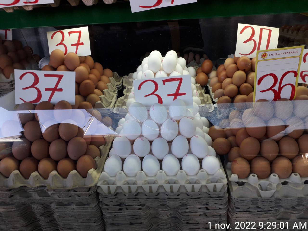 На Центральном рынке Кишинева дорожают яйца и другие продукты.