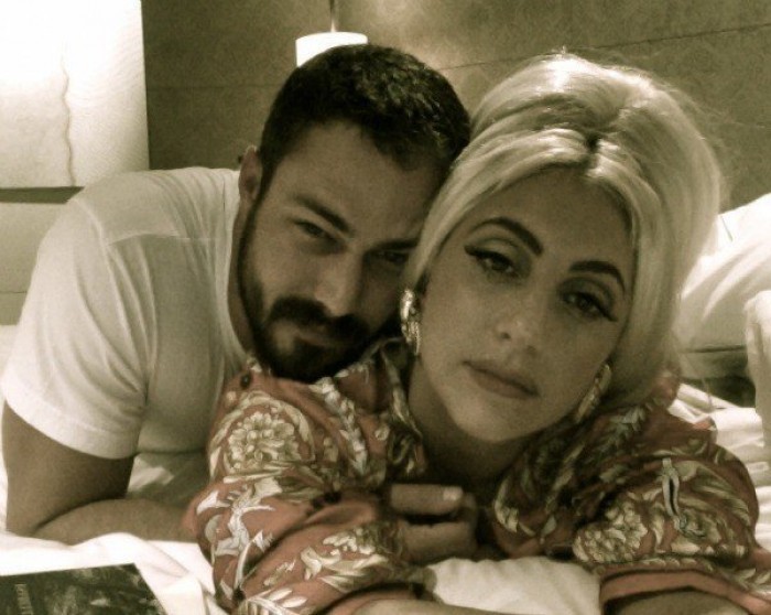 Relația dintre Lady Gaga și actorul Taylor Kinney a început în 2011.