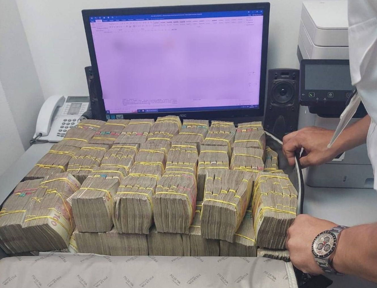 Гражданин РФ пытался вывезти 4,7 млн гривен и другую валюту из Кишинёва в Стамбул