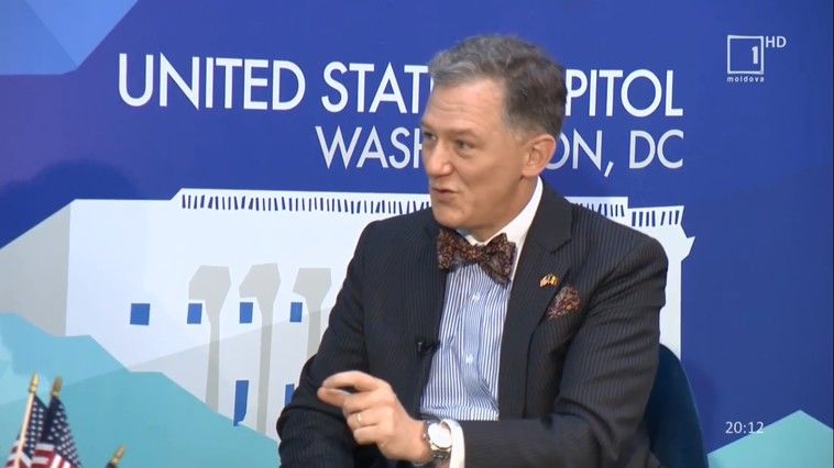 Заместитель помощника госсекретаря США Джордж Кент.