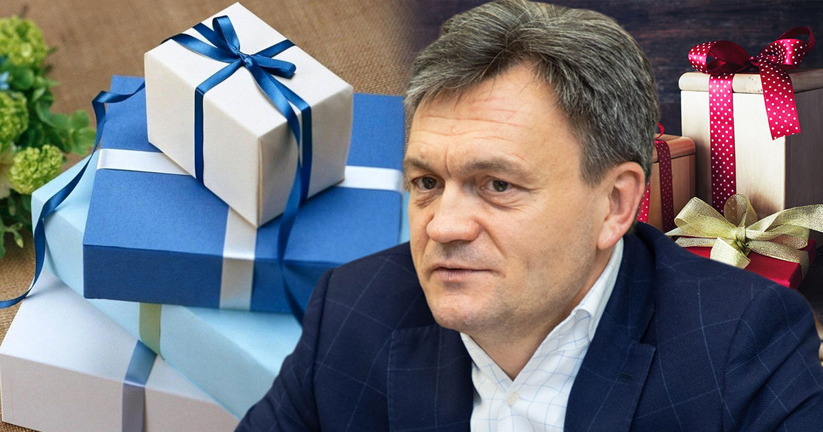 Чтобы сохранить подарок, полученный на должности, Речан заплатил 1500 леев. Коллаж: Point.md