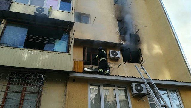 Incendiu puternic la un cămin de cinci etaje din orașul Soci, din Rusia. 