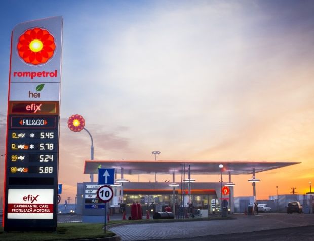 Tranzacție importantă. Compania ”Rompetrol” a fost preluată oficial de chinezi. Foto: fillandgo.ro