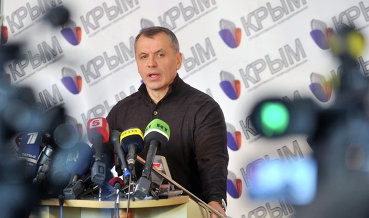 Владимир Константинов заявил, что руководство Крыма начнет диалог с Украиной в случае смены нынешней власти в Киеве.