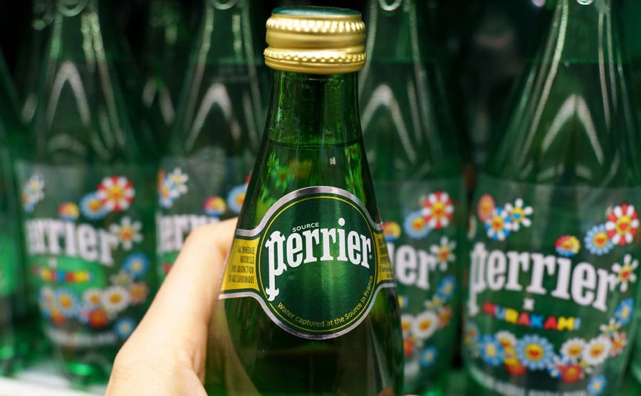 Во Франции уничтожили 2 млн бутылок Perrier из-за заражения бактериями.