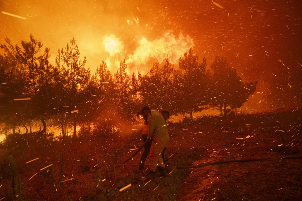Incendiile forestiere din Turcia continuă: Locuitorii a cinci sate, evacuați.