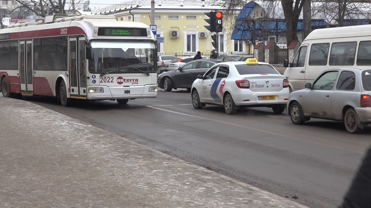 В Бельцах грязные троллейбусы запретили выпускать на линии.