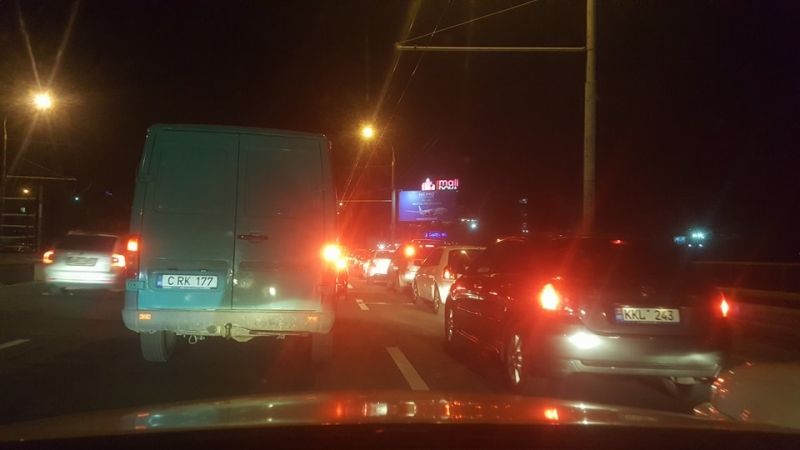 InfoTrafic 17:00: Flux majorat de transport. Străzi de ocolit