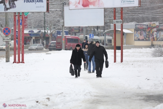 Zăpada de afară și condițiile meteo nefavorabile le dau bătăi de cap nu doar șoferilor, ci și elevilor.