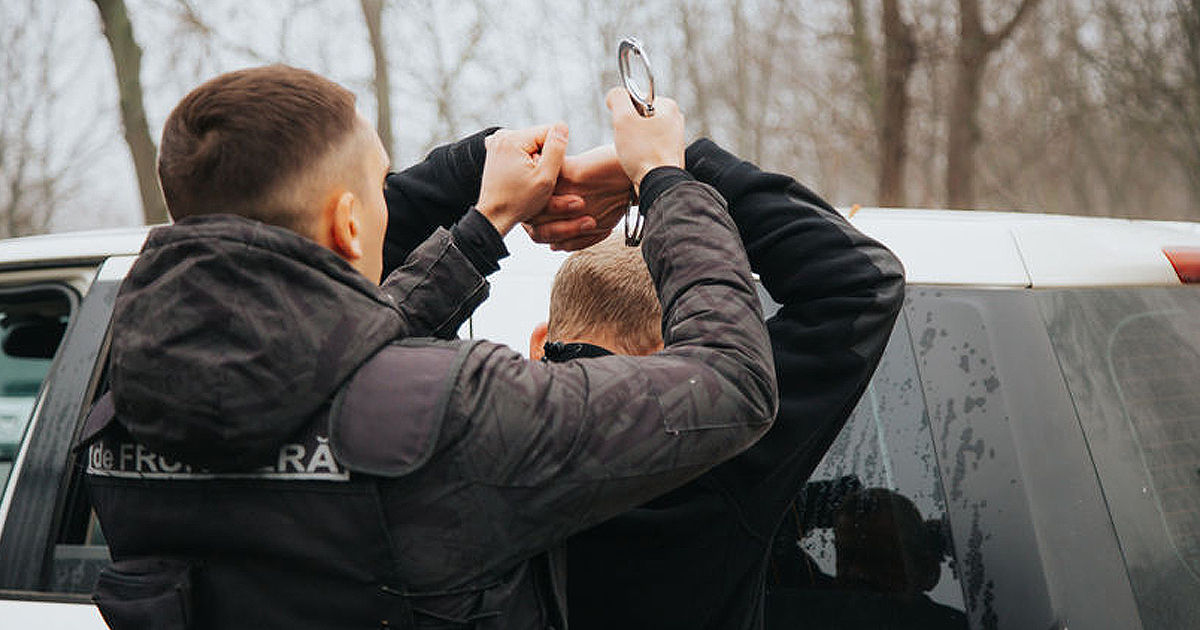 Doi moldoveni, condamnați pentru organizarea migrației ilegale.