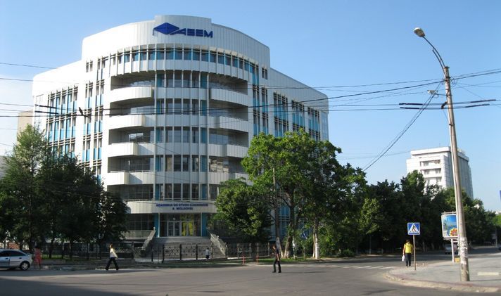 План приема на этот год в университеты предусматривает 17975 мест, из которых 6072 – на бюджетное финансирование.
