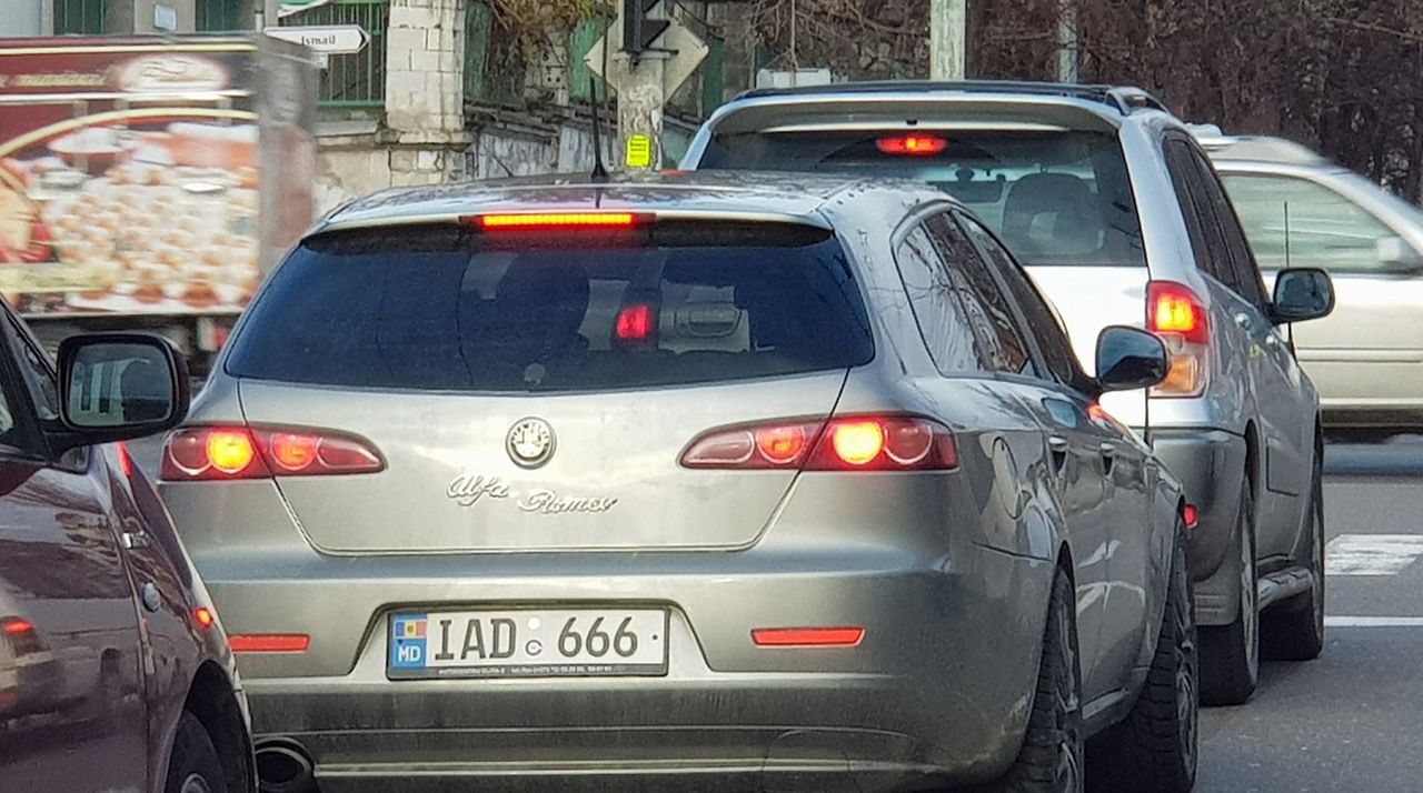 Așa cev rar vezi: Cum a fost surprinsă o maşină pe o stradă din Capitală
