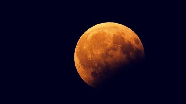 Сегодня ночью произойдет лунное затмение, его будет видно и в Молдове.