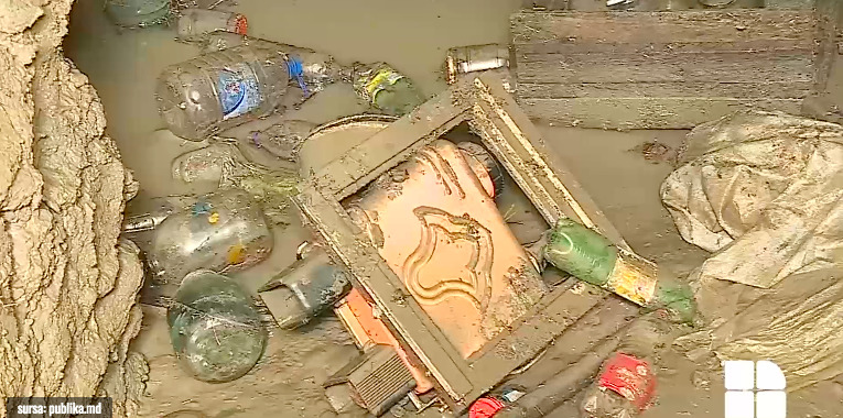 Дожди затопили хозяйства и уничтожили урожай.