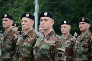 Un activist din Găgăuzia cere autorităților din regiune să adopte de urgență o decizie prin care să fie interzisă încorporarea tinerilor găgăuzi în Armata Națională.