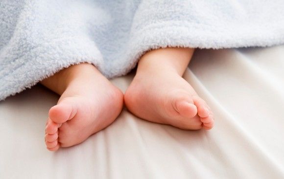 Bebeluşul de o lună şi jumătate din Hânceşti ar fi murit sufocat de proprii părinţi. 