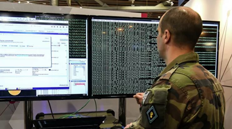 Французского военного заподозрили в передаче секретных документов России.