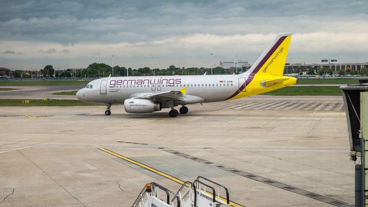 Membrii echipajului şi pasagerii au părăsit în siguranţă aeronava. În prezent, aeronava este verificată de membri ai serviciilor competente în astfel de situaţii.