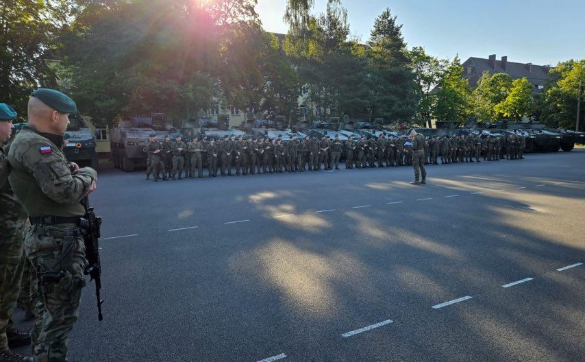 Польша перебросила более 1000 военных и 200 единиц техники на границу с Беларусью.