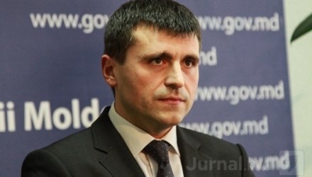 Așa cum ne-au obișnuit instituțiile de stat, cererile de asemenea natură sunt lăsate să aștepte undeva la umbra unui raft.