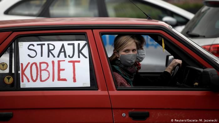 В Польше женщины протестуют против ужесточения закона об абортах.