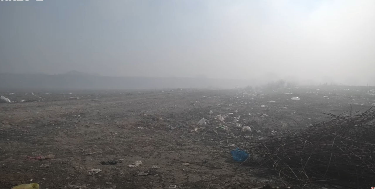 Gunoiștea din Căușeni a ars timp de câteva zile.