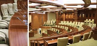 Şapte din cele nouă comisii parlamentare se întrunesc astăzi în primele şedinţe din sesiunea ordinară de primăvară.