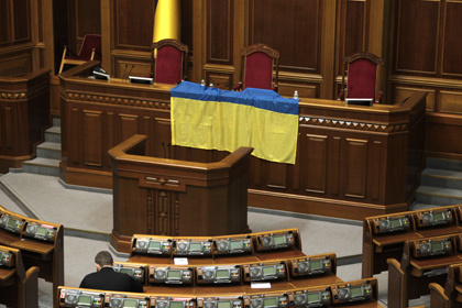 Украинские журналисты написали открытое обращение, в котором потребовали распустить Верховную Раду и провести парламентские выборы.