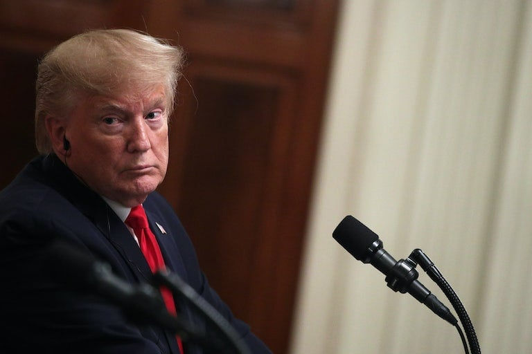 Вмешательство в выборы в Джорджии: Трамп не признает вины, в суд не приедет.