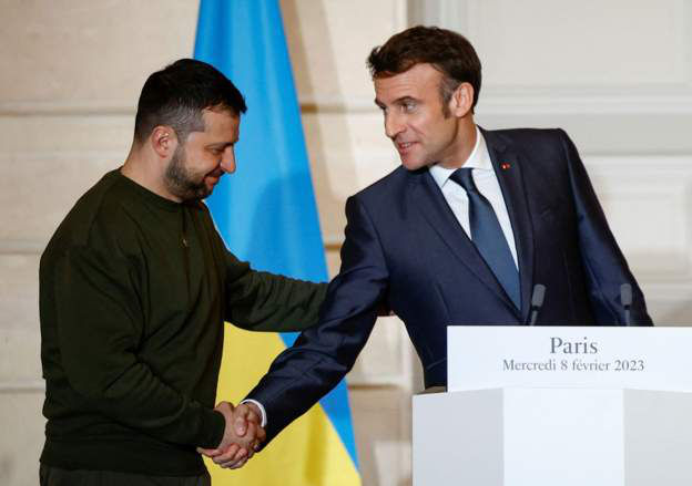 Макрон и Зеленский провели в Париже совместную пресс-конференцию.