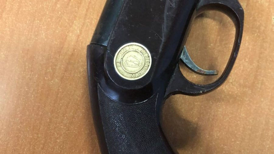 Таможенники обнаружили пневматическое ружье в пассажирском микроавтобусе.