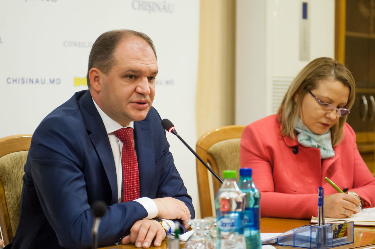 Чебан: Примэрия Кишинева раздаст пакеты с продуктами для 39 527 школьников.