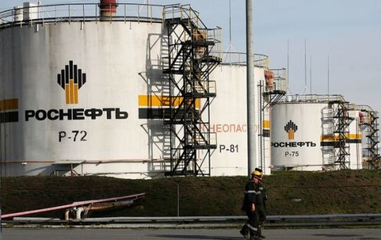 Cel mai mare producător de petrol din Rusia, compania de stat Rosneft, a raportat vineri o scădere de 77%.