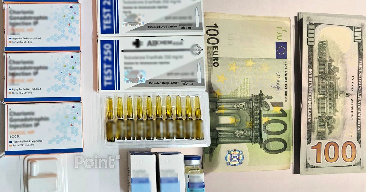 В аэропорту Кишинева изъяли незадекларированную валюту и анаболики в посылке.