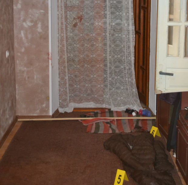 A pătruns în gospodăria victimelor pe timp de noapte, aplicându-le mai multe lovituri cu un topor. Foto: igp.gov.md