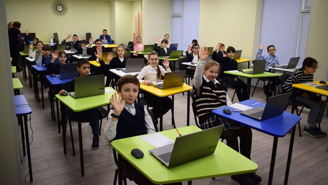 Elevii din 80 de școli vor susține testarea națională de la finalul clasei a IV-a pe calculator.