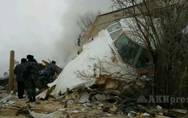 Погибли 32 человека, среди них десять мужчин, девять женщин и 13 детей.