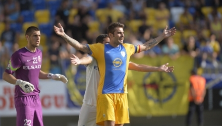 Adrian Mutu a efectuat azi ultimul antrenament la Petrolul. După şedinţa de pregătire, atacantul de 35 de ani şi-a făcut bagajele şi a părăsit Ploieştiul.