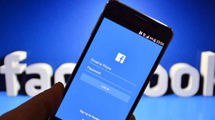 В работе Facebook произошел сбой.