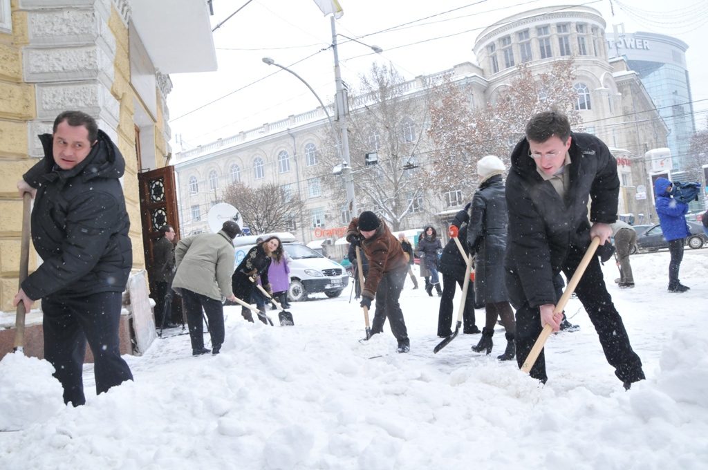 Edilul Capitalei a a accentuat în primele zile de ninsori, de obicei, sunt înregistrate circa 100 de accidente.