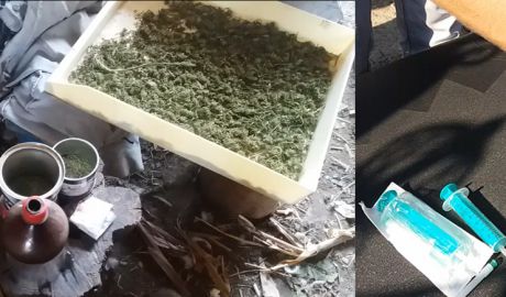 Три человека были задержаны за сбыт наркотических веществ.