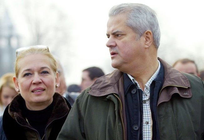 Instanţa l-a mai condamnat pe Adrian Năstase la cinci ani interzicerea unor drepturi, după executarea pedepsei cu închisoarea.