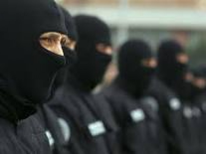 La fața locului au intervenit 3 grupe operative. În vizorul, Procuraturii Anticorupție se află trei persoane.