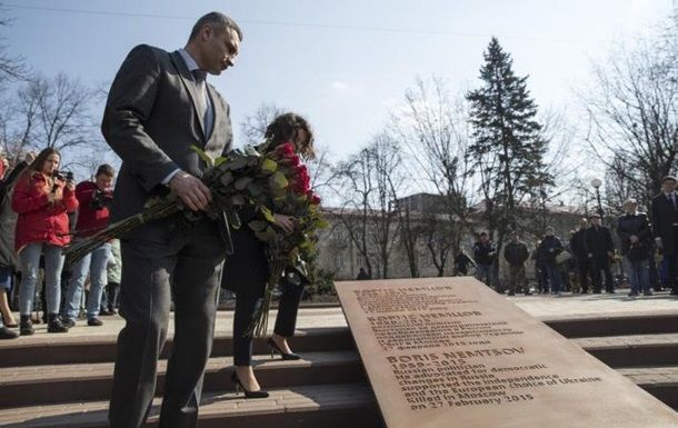 В Киеве открыли сквер имени Бориса Немцова.